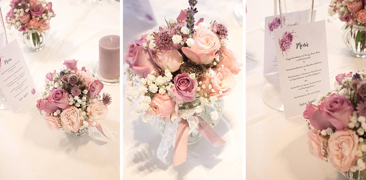 Ein Blumenstrauß in einer Glasvase für die Hochzeit.