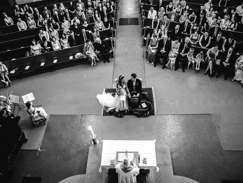 Eine absolute Traumhochzeit in der Reithalle Wenkenhof in Riehen in der Schweiz