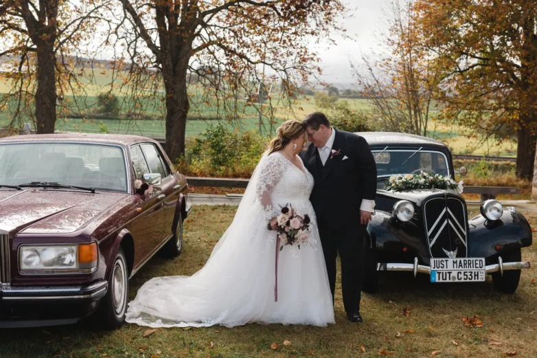 Herbstzauber im Schwarzwald: Unvergessliche Oktoberhochzeit in Hinterzarten von uns Hochzeitsplanern aus Freiburg designed