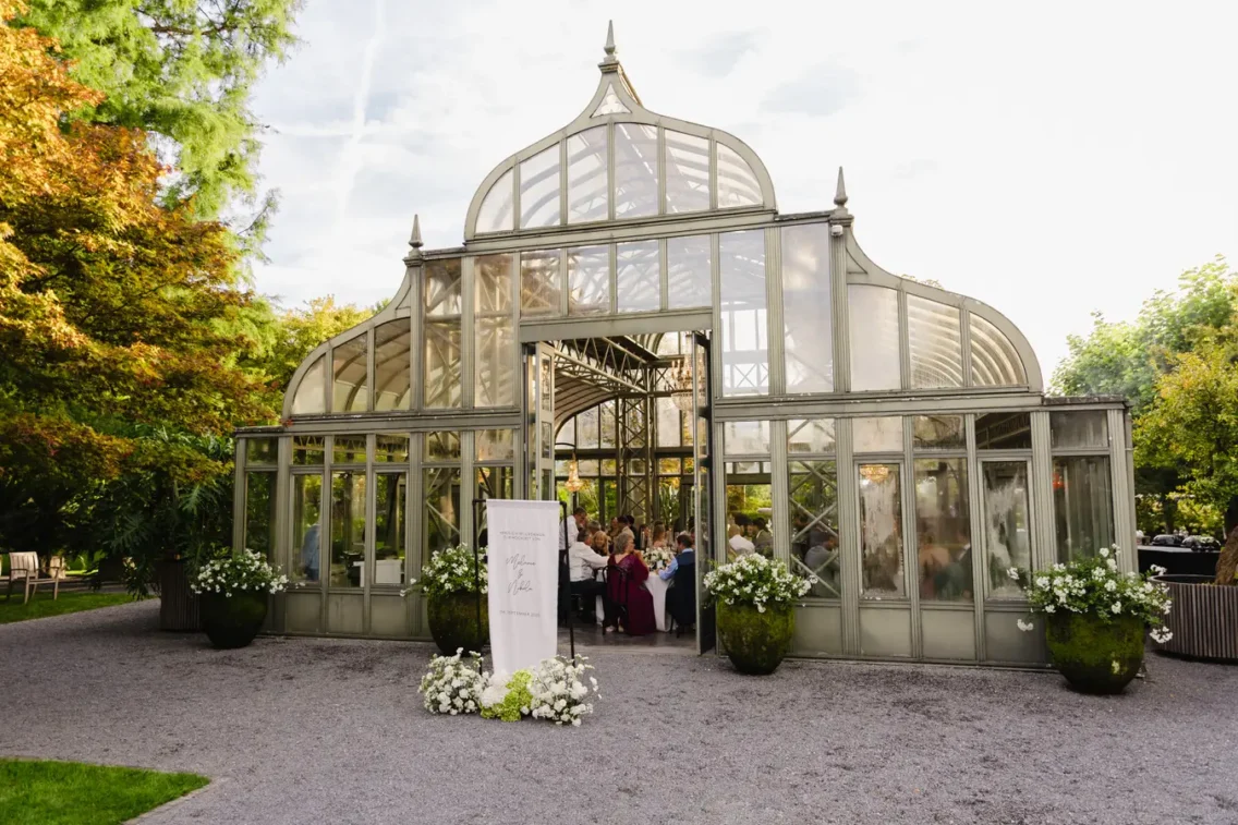 Traumhafte Hochzeit in den Enea Gärten bei Zürich im Konzept black & white