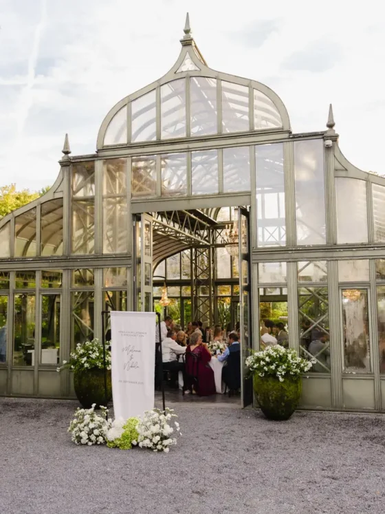 Traumhafte Hochzeit in den Enea Gärten bei Zürich im Konzept black & white