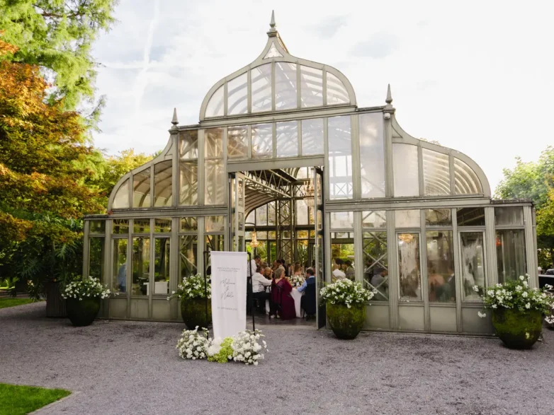 Traumhafte Hochzeit in den Enea Gärten bei Zürich im Konzept black & white