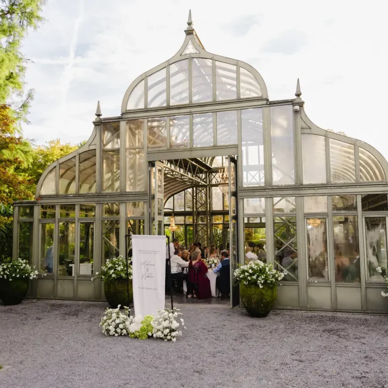 Traumhafte Hochzeit in den Enea Gärten bei Zürich im Konzept black & white
