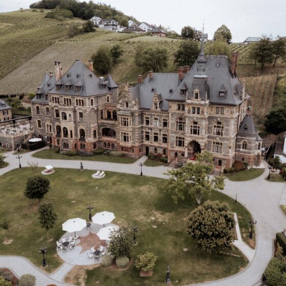 Hochzeitsplanung auf Schloss Lieser: Eine elegante Sommerhochzeit an der Mosel