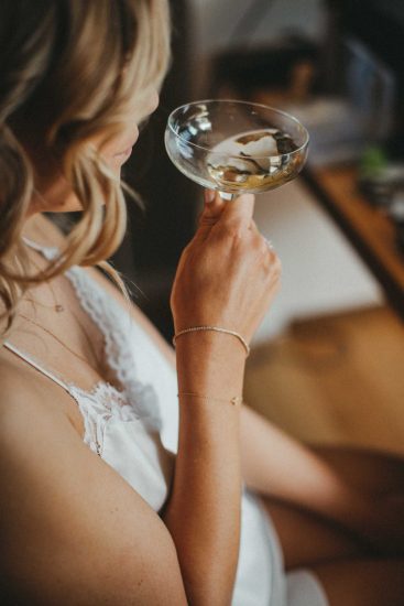 Hochzeit-gut-rehbach-scheune-planung-hochzeitstanz-hochzeitsplaner-braut-champagne